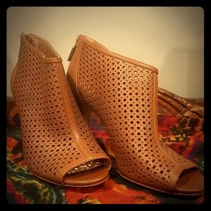 Banana Republic Peep toe Booties